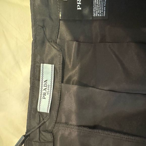 Iconic Prada nylon, pleated skirt with buckle closure - Picture 4 of 6